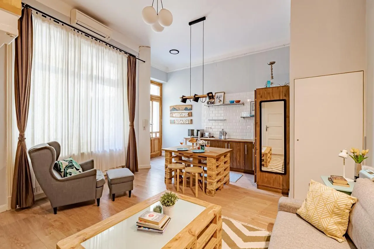 Apartment Design Studio At The Ruin Pubs Budapest