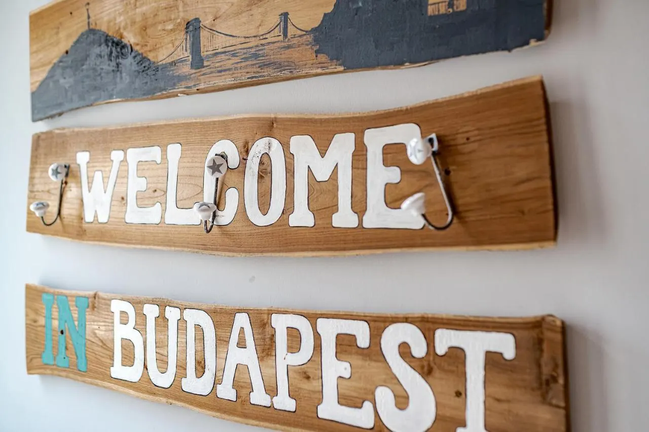 Design Studio At The Ruin Pubs Budapest 0*,